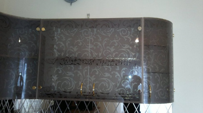 Стеклянные фасады для мебели на кухне с узором35
