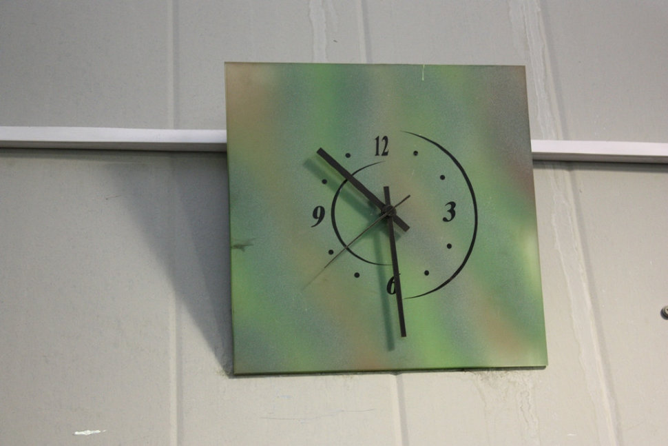 Часы с отражающим стеклом. Часы зеркальные x18-3 (na-018). Стекло для часов 1,5мм. Стекло для часы Камертон. Зеркало с часами как настроить часы