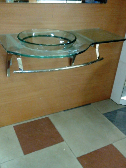 Стеклянная мойка-столешница с раковиной из стекла