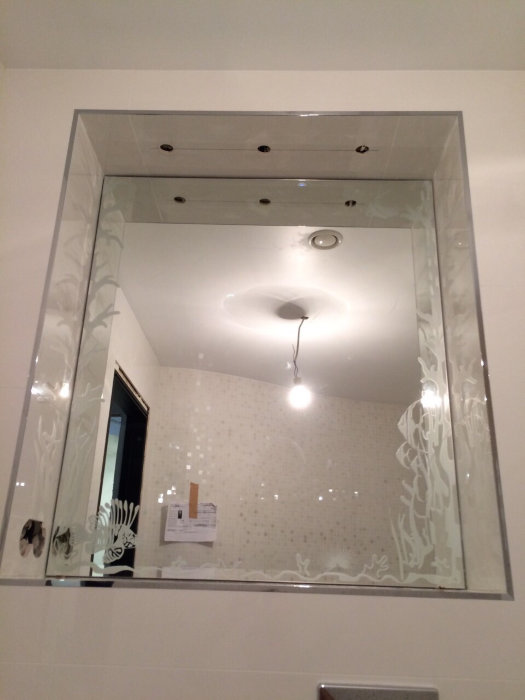 Зеркало в ванну с пескоструйным рисунком "Аквариум"