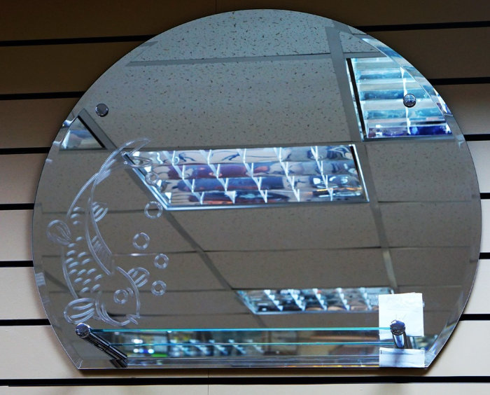 Круглое зеркало с полочкой с рисунком рыбы