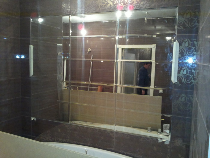 Зеркальное панно прямоугольниками в ванную комнату