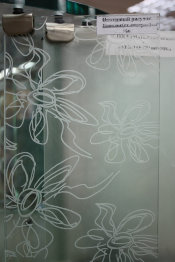 Прозрачное стекло с плоттерным рисунком "Цветы"